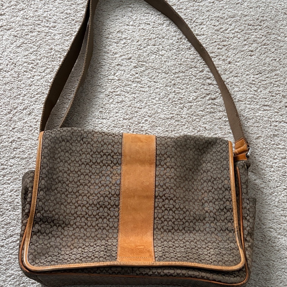 Vintage Coach Signature Hudson Commuter messenger bag.